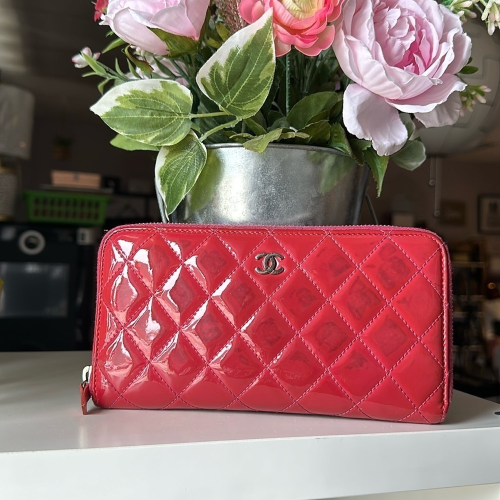 CHANEL - 💯 Authentic Hot Pink Quilted Patent Leather Long Zippy Classic Wallet - Picture 4 of 16